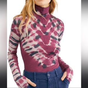 Free People Tie Dye💖 turtleneck with thumb holes